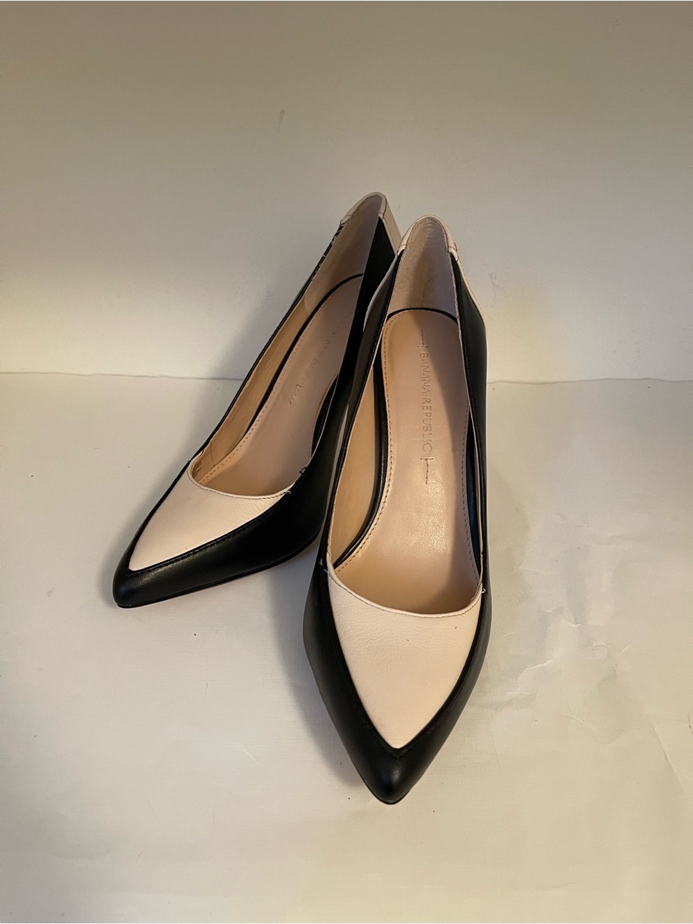 Banana Republic Tatum Two-Tone Black and Cream Pointed-Toe Women's Pumps